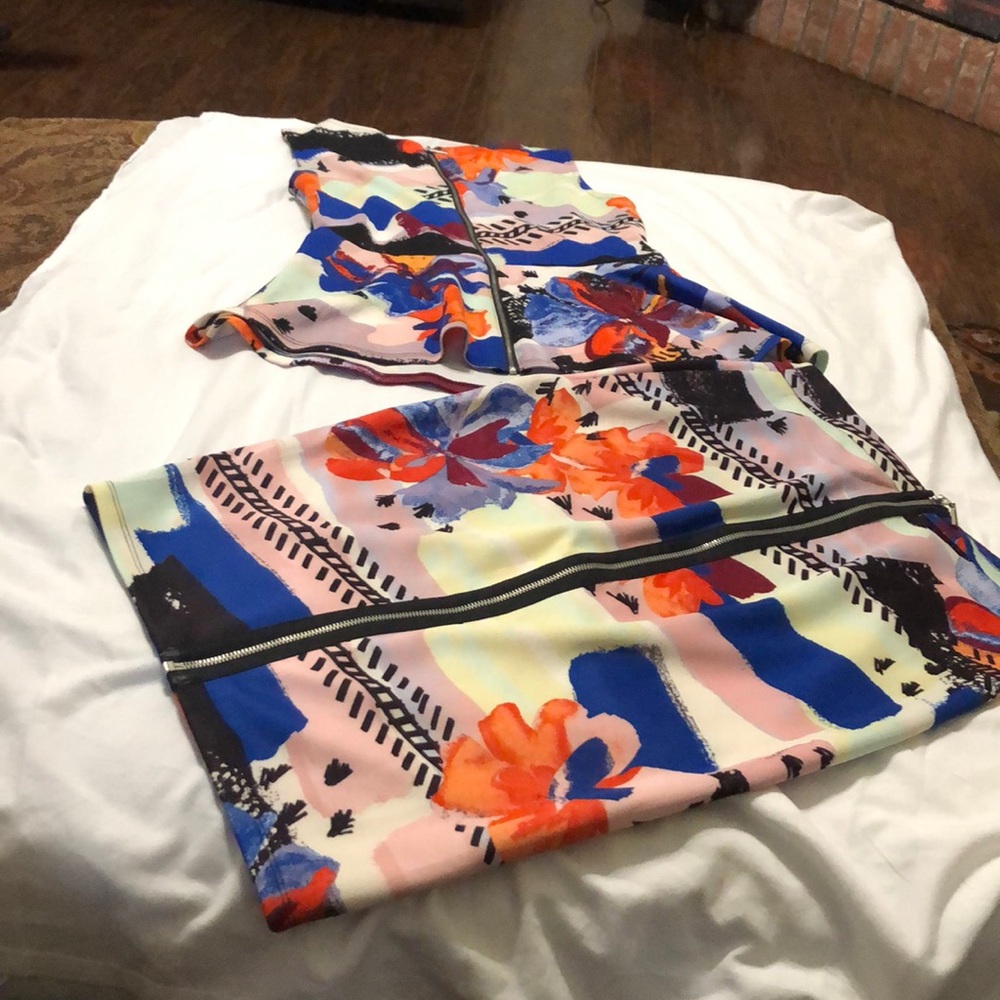 Flower print skirt suit